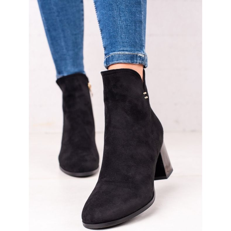 Goodin Bottines noires sur un poteau 1