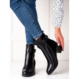 Melisa Bottes à la mode avec boucle le noir 3