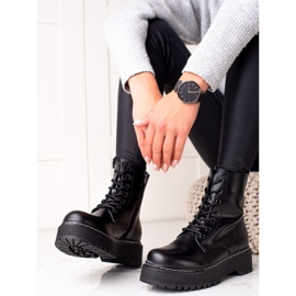 Evento Trappeurs noirs sur la plate-forme le noir 1 Evento Trappeurs noirs sur la plate-forme le noir 1