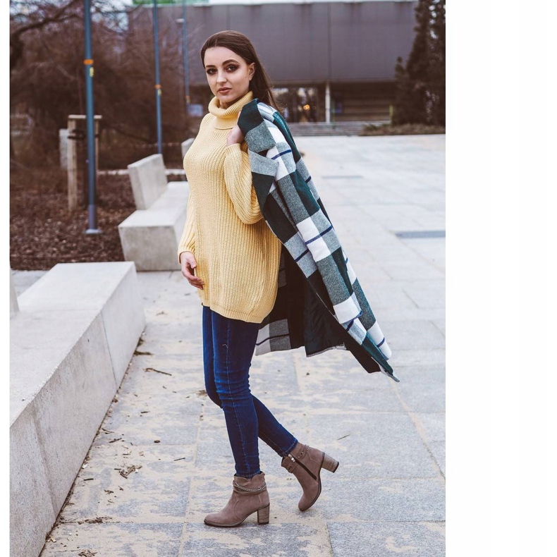 Olivier Bottes isolées pour femmes avec chaîne grise 1 Olivier Bottes isolées pour femmes avec chaîne grise 1