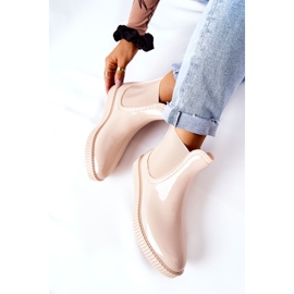 PS1 Bottes de pluie brillantes sur une plate-forme de cascade beige 1 PS1 Bottes de pluie brillantes sur une plate-forme de cascade beige 1