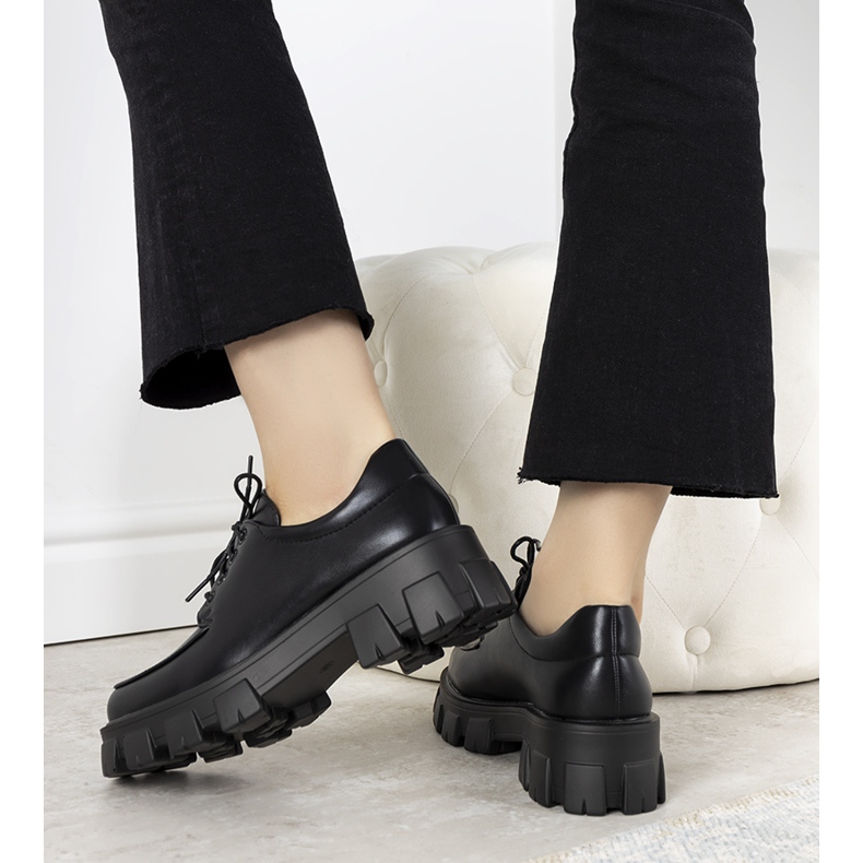 Chaussures noires sur semelle épaisse Lamare 1