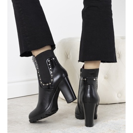 Boots noires à clous flamands le noir 2