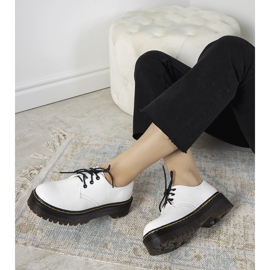 Chaussures blanches sur semelle épaisse Ronde 1 Chaussures blanches sur semelle épaisse Ronde 1