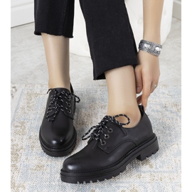 Chaussures noires sur semelle épaisse de chez Gingras le noir 1