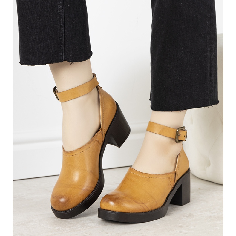 Chaussures camel sur le poteau Christiane brun 1