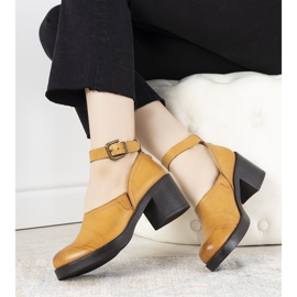 Chaussures camel sur le poteau Christiane brun 2