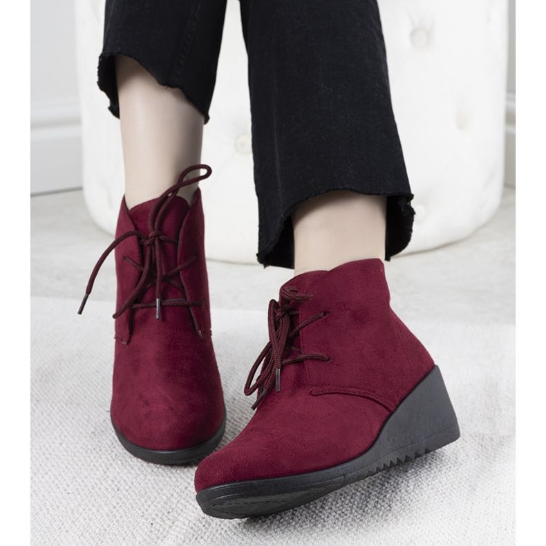 Boots bordeaux sur le coin Jessamine rouge 1 Boots bordeaux sur le coin Jessamine rouge 1