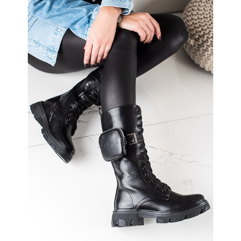 TRENDI Bottes noires sur la plate-forme 1