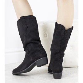 Bottes noires sur le poste LuckyShoes 1