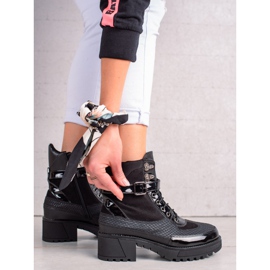 Queen Vivi Travailleurs noirs élégants 2