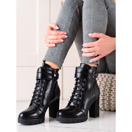 W. Potocki Travailleurs lacés sur un poteau en cuir le noir 1 W. Potocki Travailleurs lacés sur un poteau en cuir le noir 1