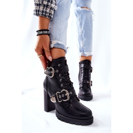 Bottes Sur Un Poteau Avec Une Boucle Noir Flaris 1