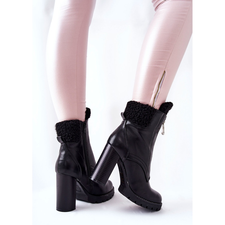 Bottes noires sur un poteau Arleston noir le noir 1