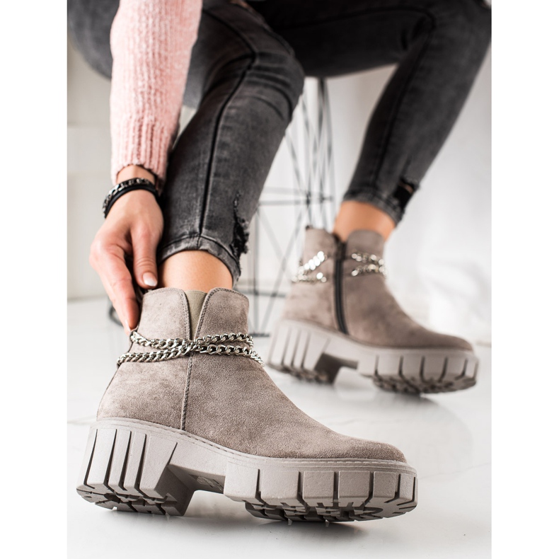 Goodin Bottes sur la plate-forme avec une chaîne beige 2 Goodin Bottes sur la plate-forme avec une chaîne beige 2
