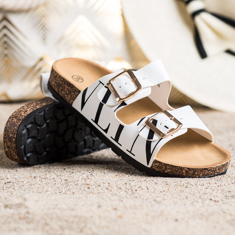 Tongs confortables blanches en cuir écologique 1