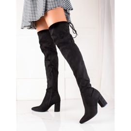 Kayla Cuissardes en daim noir 1