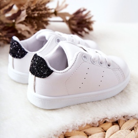 Baskets Enfant Brillantes Blanches et Noires 2 Baskets Enfant Brillantes Blanches et Noires 2
