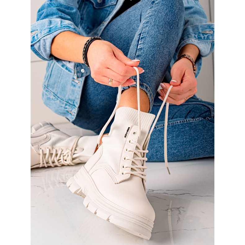 TRENDI Bottes beiges à lacets 1 TRENDI Bottes beiges à lacets 1