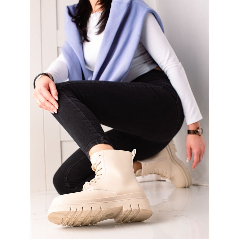 TRENDI Trappeurs beiges classiques sur la plate-forme 1