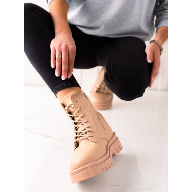 TRENDI Bottes de randonnée marron classiques sur la plate-forme beige 1 TRENDI Bottes de randonnée marron classiques sur la plate-forme beige 1