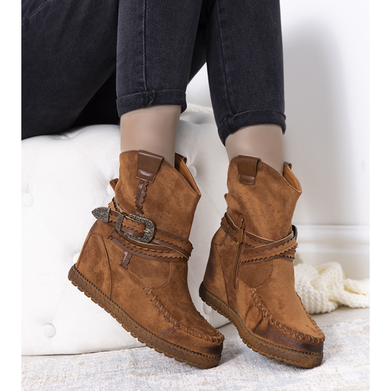 Bottes isolées camel pour femmes dans le style de boho Hanson brun 1