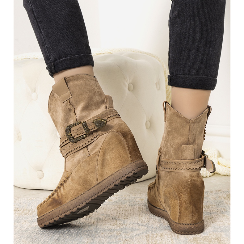 Bottes isolées beiges pour femmes dans le style de boho Hanson 1