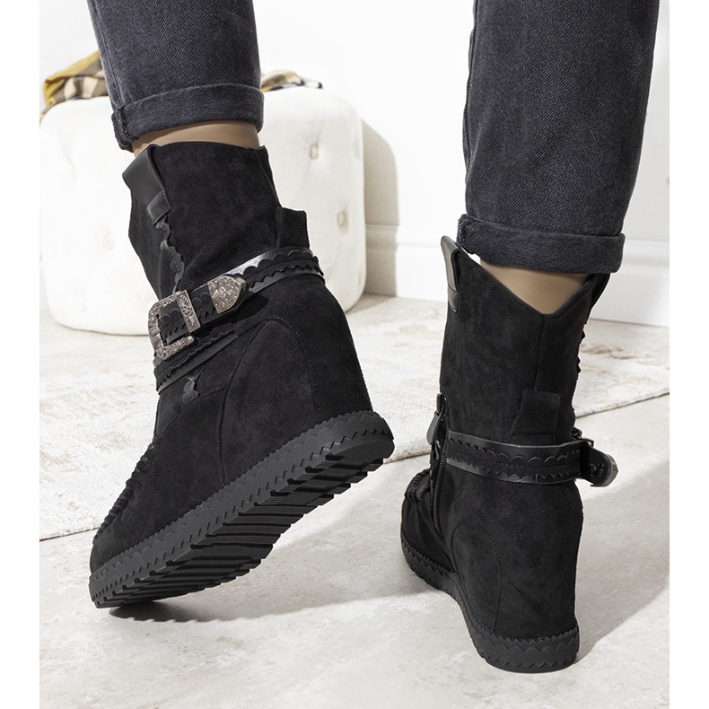 Bottes isolées noires pour femmes dans le style de boho Hanson 1