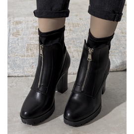 Bottines noires sur le poste Kizzy le noir 1