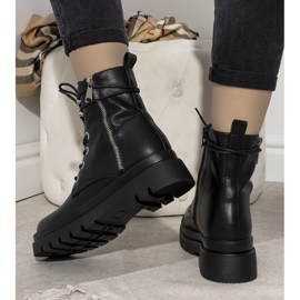 Bottes pour femmes isolées Black Hillman noir 2