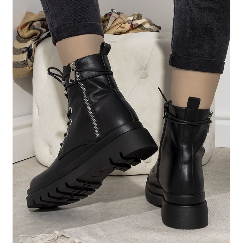 Bottes pour femmes isolées Black Hillman noir 2