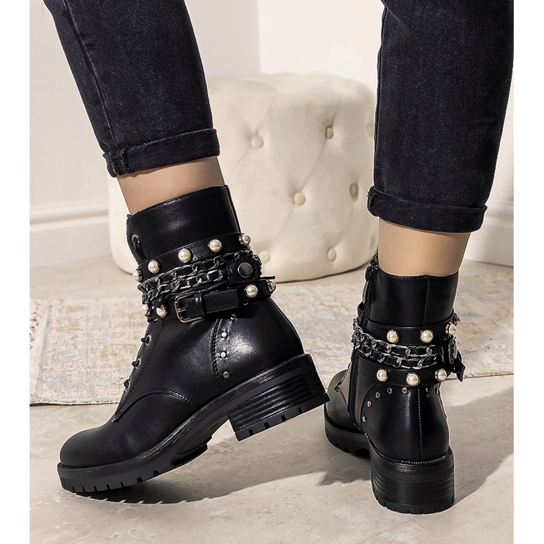 Bottes isolées noires avec chaînes Mildred le noir 1
