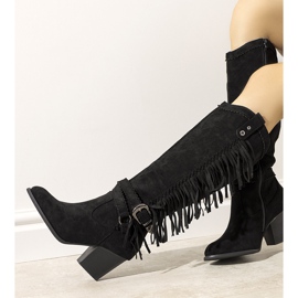 Bottes de cowboy isolées en cristal noir 1