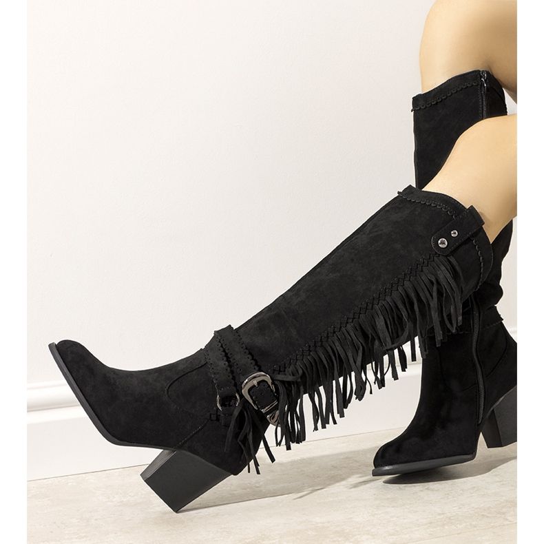 Bottes de cowboy isolées en cristal noir 1