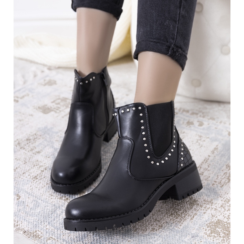 Bottes isolées Clower noires avec clous le noir 1
