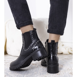 Bottes isolées Clower noires avec clous le noir 2