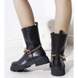 Bottes isolées noires avec une chaîne Marsha dorée le noir 1