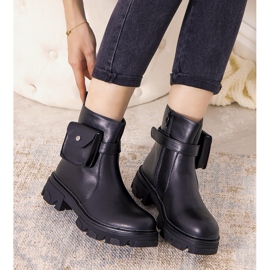 Bottes isolées noires avec un sachet Millikin le noir 1