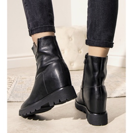 Bottes noires pour femmes sur le coin Goldie 1