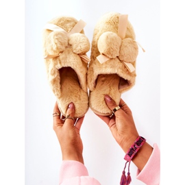 Chaussons Jaunes Pamppy Fourrure Avec Pompons beige écru 1 Chaussons Jaunes Pamppy Fourrure Avec Pompons beige écru 1