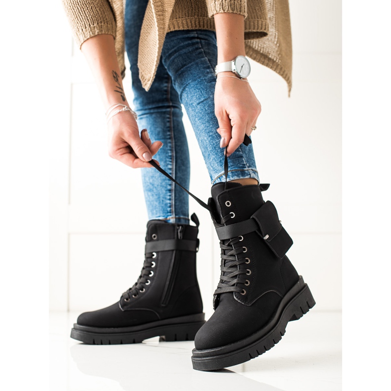 TRENDI Bottines trappe à lacets avec une poche noir 2