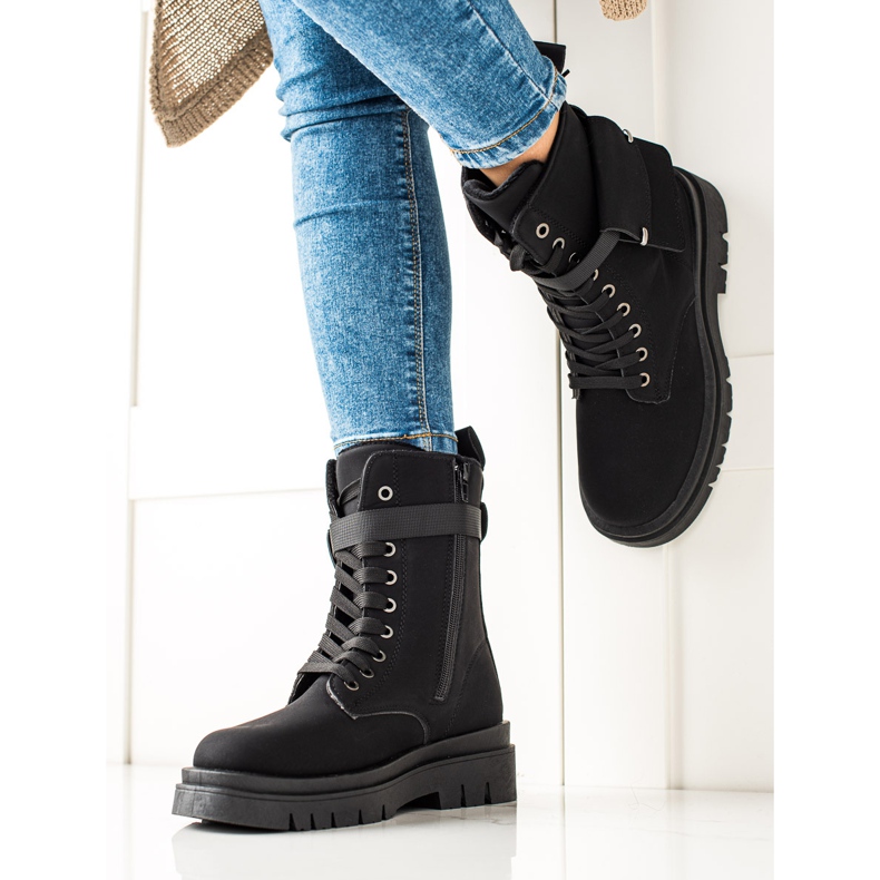 TRENDI Bottines trappe à lacets avec une poche noir 1