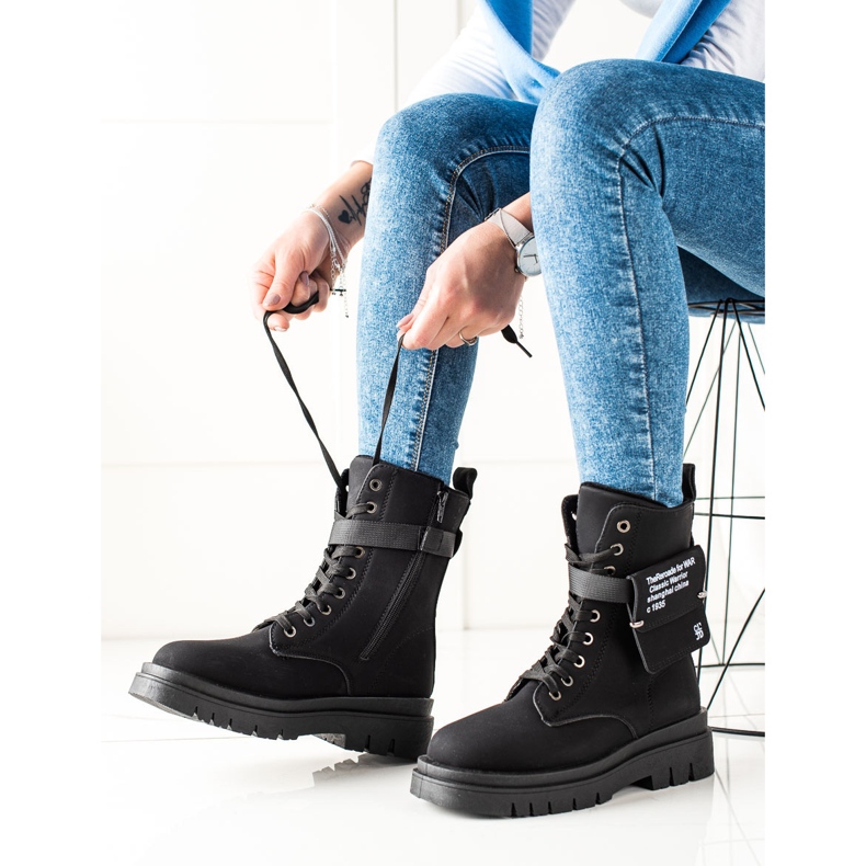 TRENDI Trappeurs noirs avec une poche 1