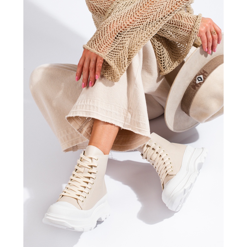 Seastar Baskets sur la plate-forme beige 1