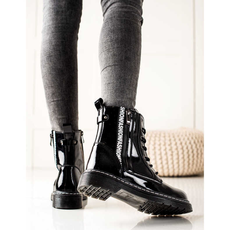Filippo Bottes en cuir verni noir 1