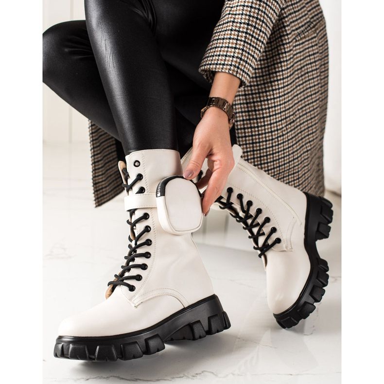 TRENDI Travailleurs élégants beige 1 TRENDI Travailleurs élégants beige 1