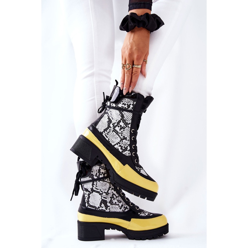Boots Cuir Serpent Noir et Jaune Meridiah blanche le noir 1