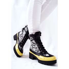 Boots Cuir Serpent Noir et Jaune Meridiah blanche le noir 3