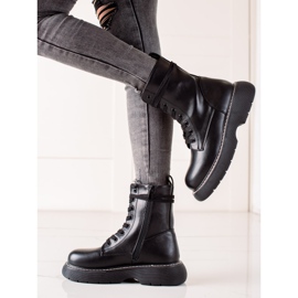 TRENDI Des sacs noirs sur le quai 1