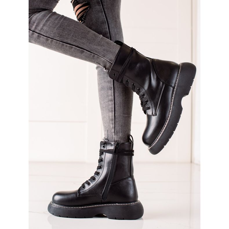 TRENDI Des sacs noirs sur le quai le noir 1 TRENDI Des sacs noirs sur le quai le noir 1